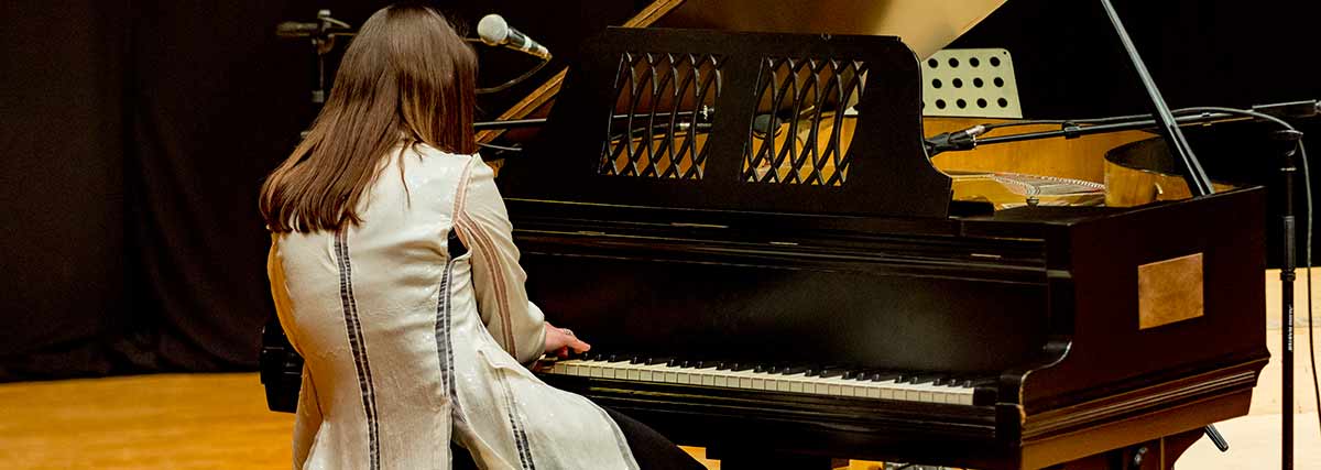 female pianist performing