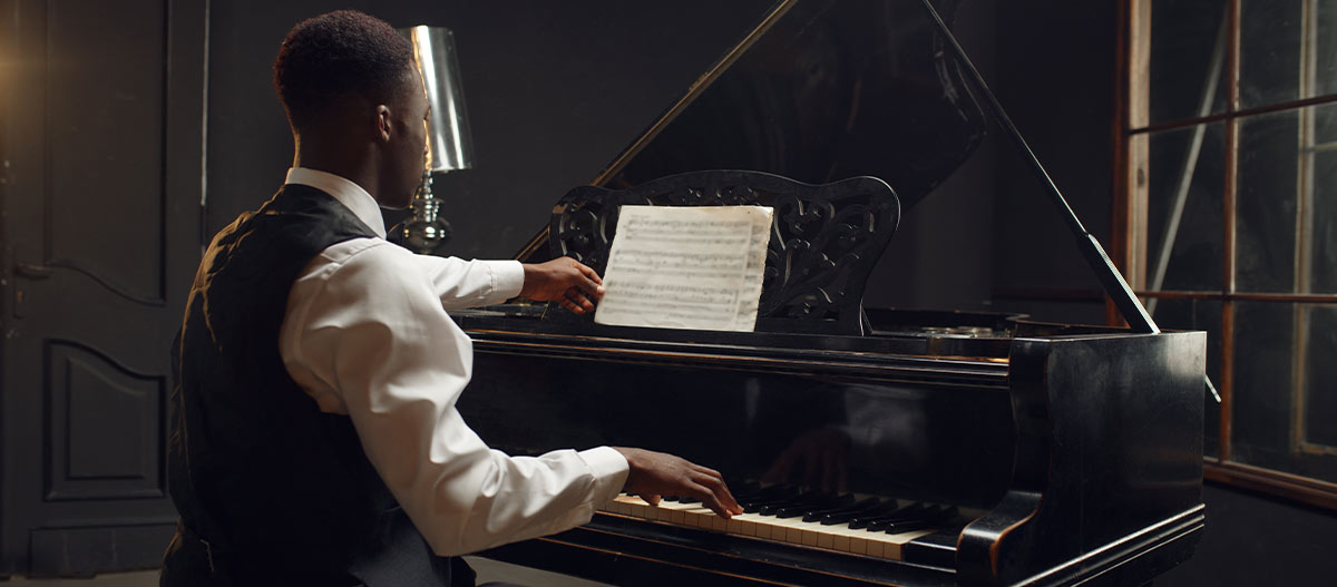 Jazz man playing the grand piano