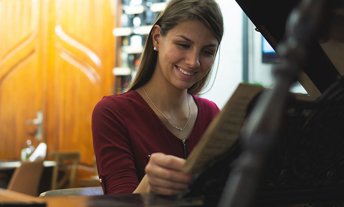 Lady working on her piano playing