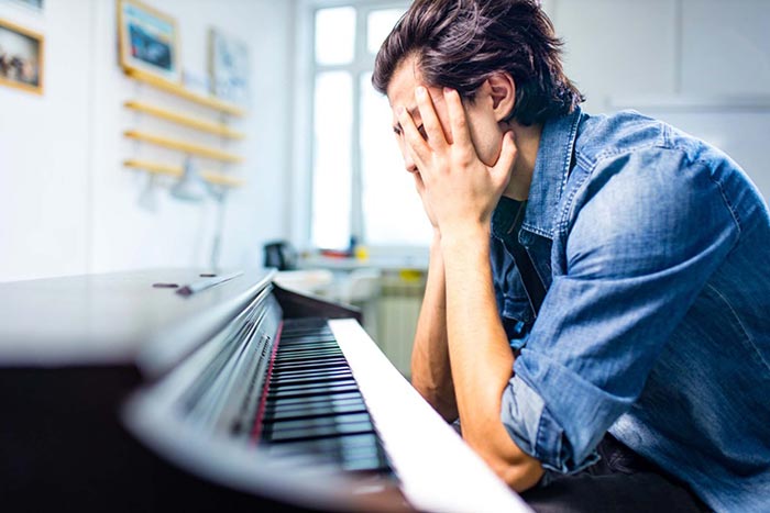 Man encounter piano pains