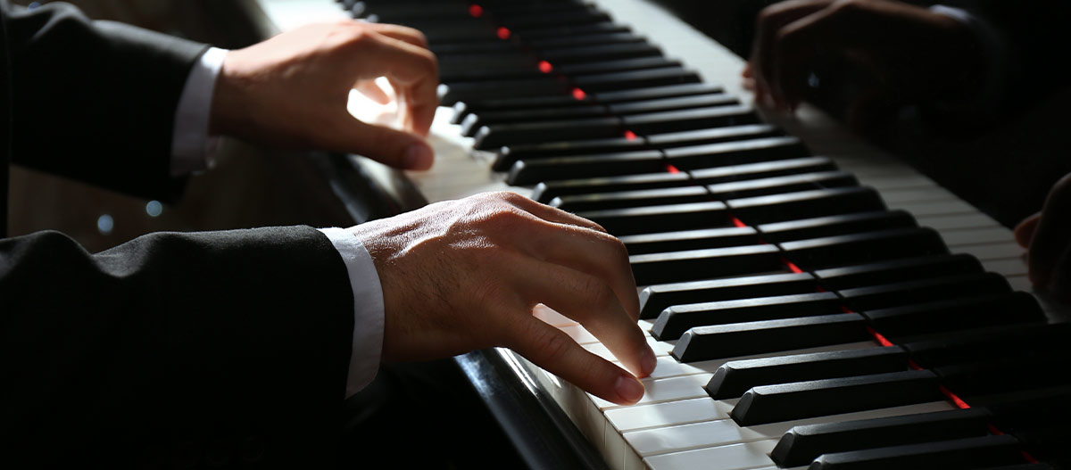 Man hands on the piano