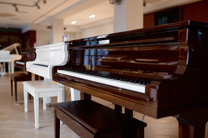 Multiple piano display feat