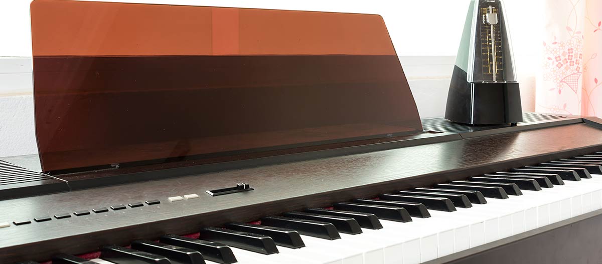 Piano keyboard with metronome