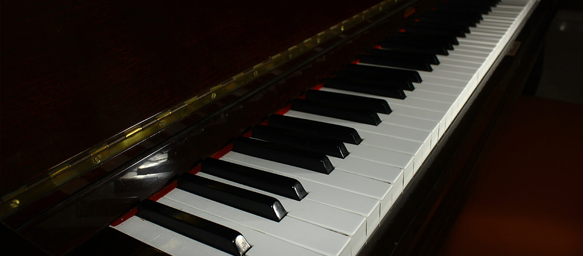 Piano keyboard