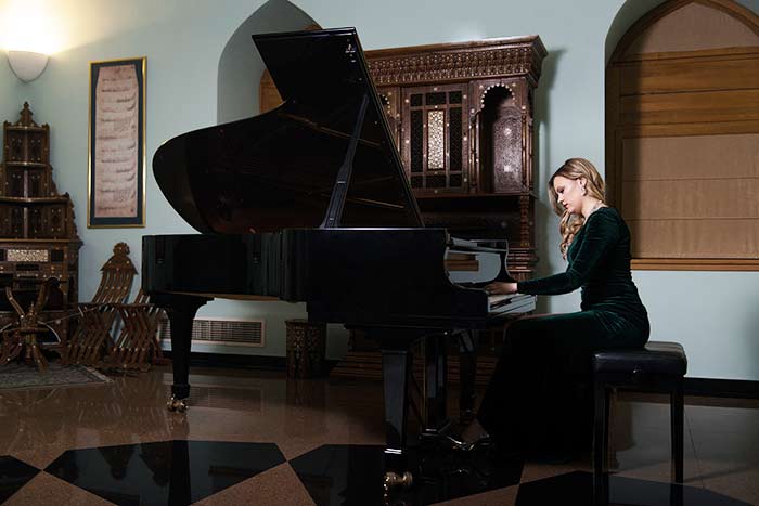 woman playing on the grand piano feat